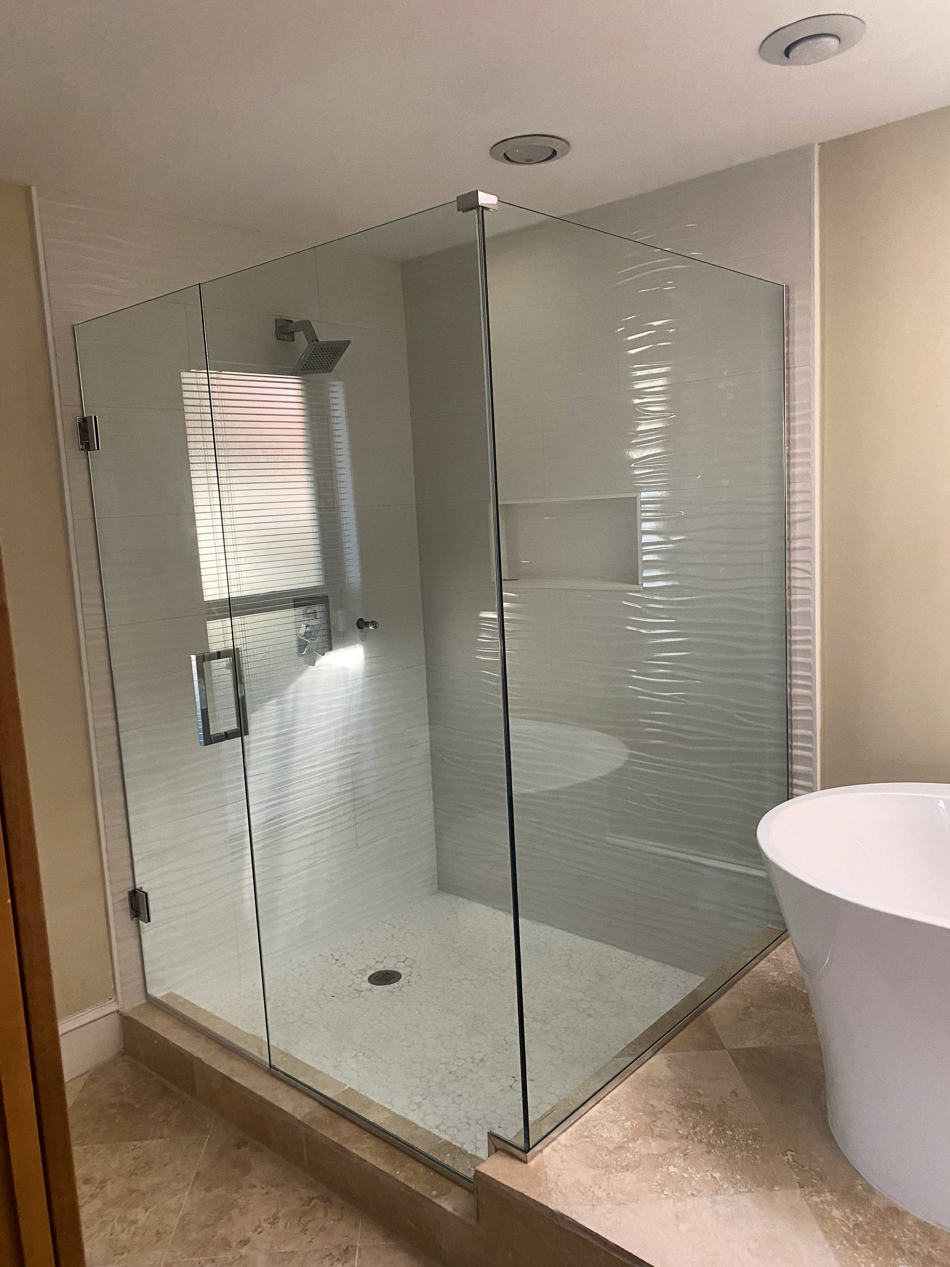 90-degree shower with wave tile